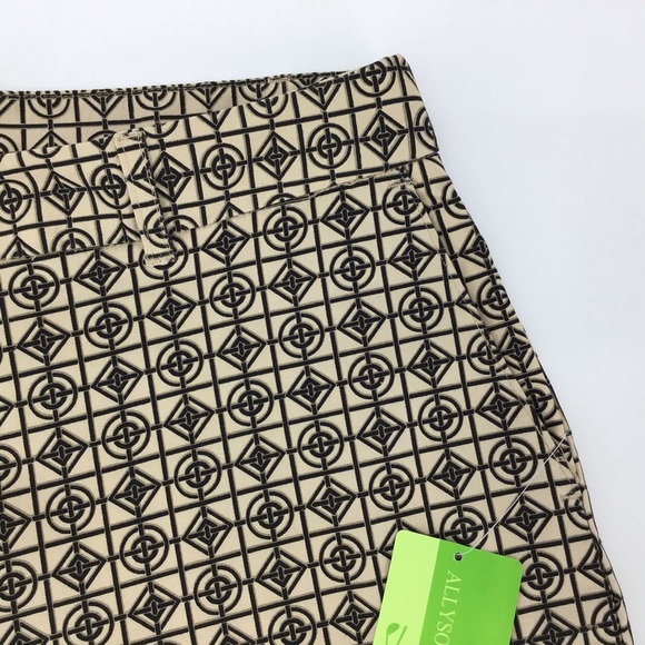 Allyson Whitmore Golf Shorts, 14 - Picture 5 of 16